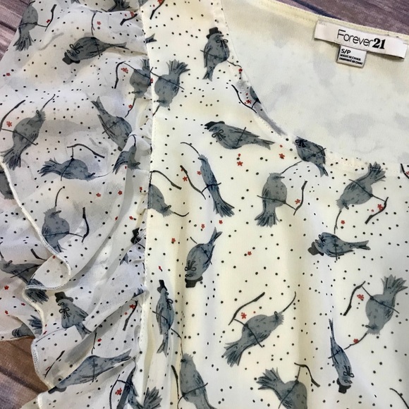 FOREVER 21 Top flutter sleeves with birds - Picture 2 of 5